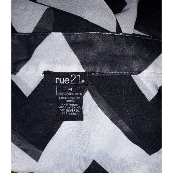 Black and white Rue 21 blouse - Picture 4 of 4